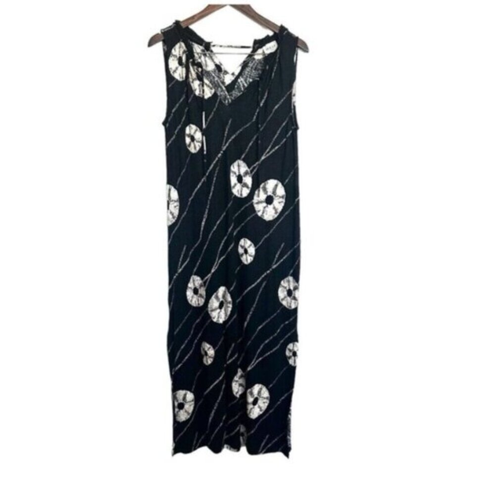 Black and White Sleeveless Maxi Dress
